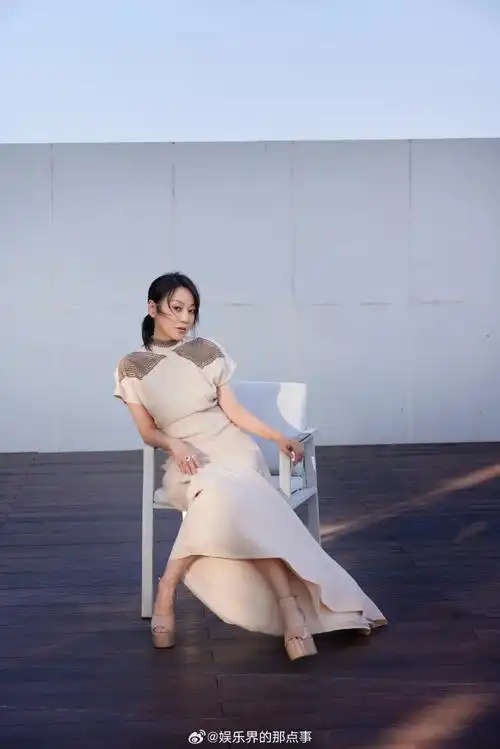 喜欢看闫妮穿礼服的样子