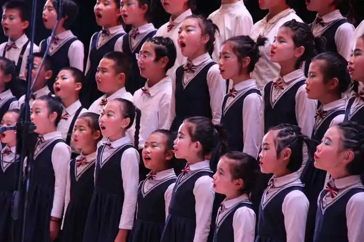 敖力布皋"百灵飞歌"童声合唱团