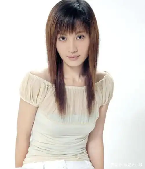 演员杨雪"变脸"过程,江玉燕被称最美反派,现欧式大双尖下巴