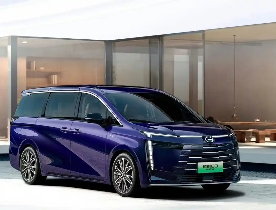 作为广汽传祺向新能源转型e系列第三款全新车型,传祺e8定位中型mpv