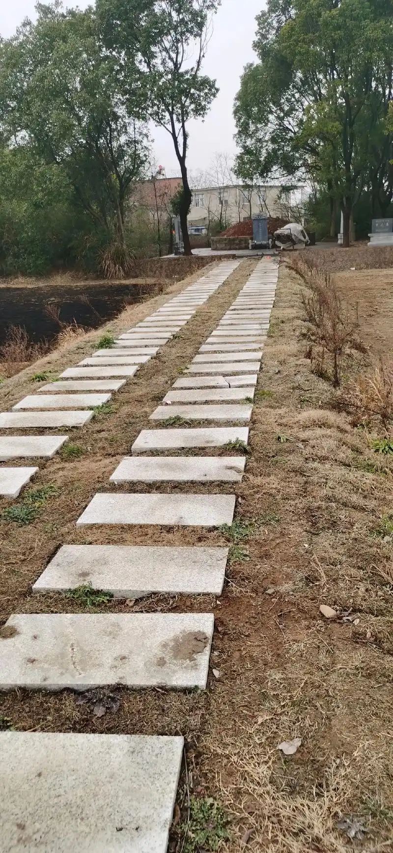 今天来芜湖偶然看见老将黄盖墓,不由自主肃然起敬.我有个习惯, - 抖音