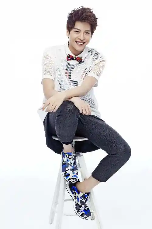 原名徐垚,1983年4月17日出生于山东省济南市,中国内地男演员,毕业于 a