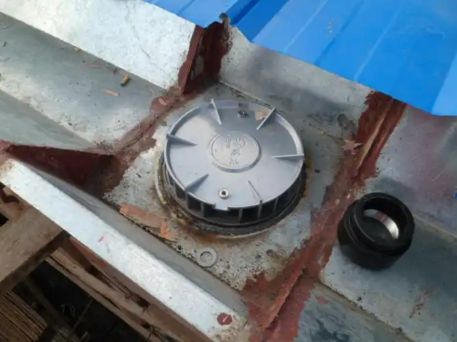 虹吸雨水管屋面水斗及管道的安装现场