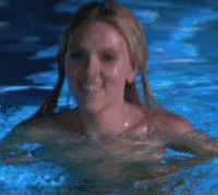 被鹰眼称为「荡妇」.和美队有暧昧的感觉.和绿巨人看对过眼.