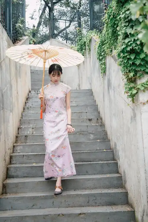 撑着油纸伞的姑娘图片撑着油纸伞的姑娘雨巷油纸伞姑娘图片油纸伞雨巷