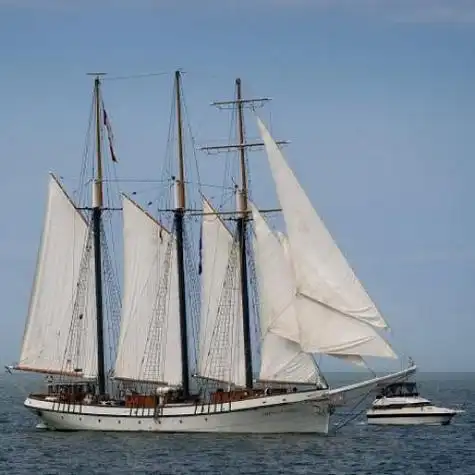 游艇的头像大海轮船头像高清头像风景大海有船大海头像带船的大海小舟