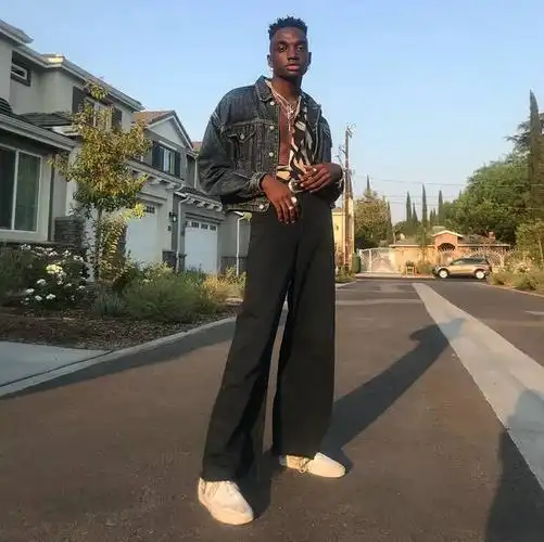 骚断腿的黑人小哥火爆ins:做最野的火烈鸟,让其他走地鸡笑去吧