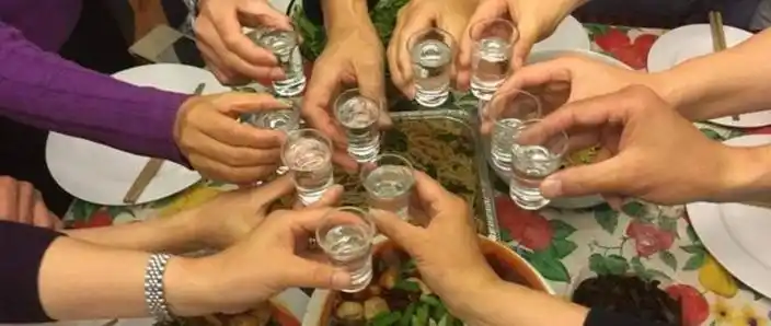 工作应酬喝酒太累,不如下班在属于自己的时间里惬意干杯