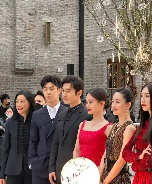 dior张园开业星图:江疏影王丽坤比美眉美,陈飞宇黄晓明身高差大_吴尊