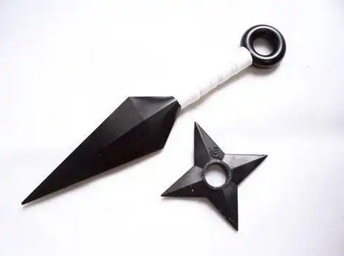 上图中,"六面兽"向"通天晓"掷出能爆炸的"手里剑",这种十字形飞镖我