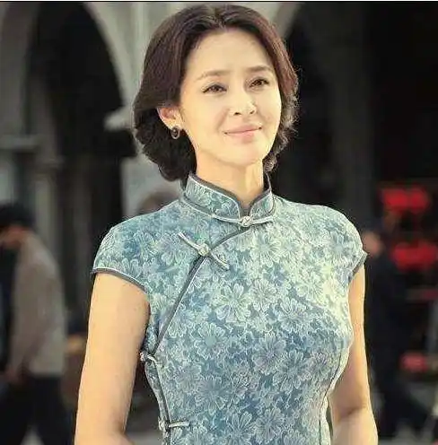 之后又出演了《楚汉传奇》,《老婆大人是80后》,《极品大作战》