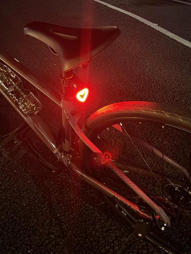 公路自行车夜骑爱心尾灯小配件山地车骑行可爱装饰警示灯可充电