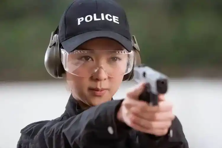 浪姐这点浪花在香港最后的少女眼里太小儿科