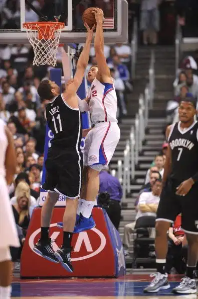 组图:篮网负快船 德隆强突保罗格里芬强势上篮