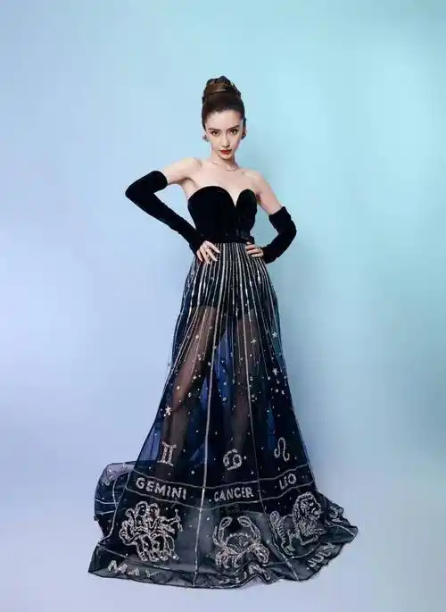 angelababy红毯博眼球,羽毛礼服大秀身材,离婚后更放飞自我?