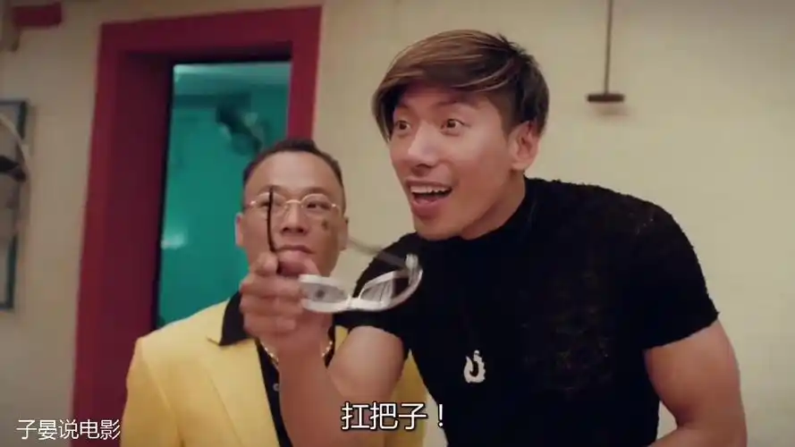 陈浩南与乌鸦哥帅气角力砍西瓜掀桌子一样有型