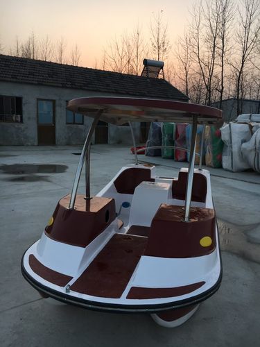 脚踏船 公园游船 四人脚踏船  水上自行车  水上三轮车电动船