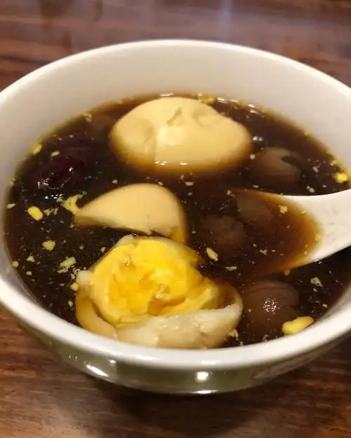 红糖姜水冲鸡蛋功效_鸡蛋十红糖的作用功效与作用_红糖鸡蛋姜水的功效