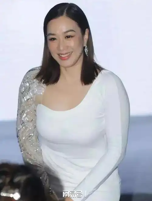 钟丽缇三个孩子三个爹54岁拼四胎只为留住小12岁老公