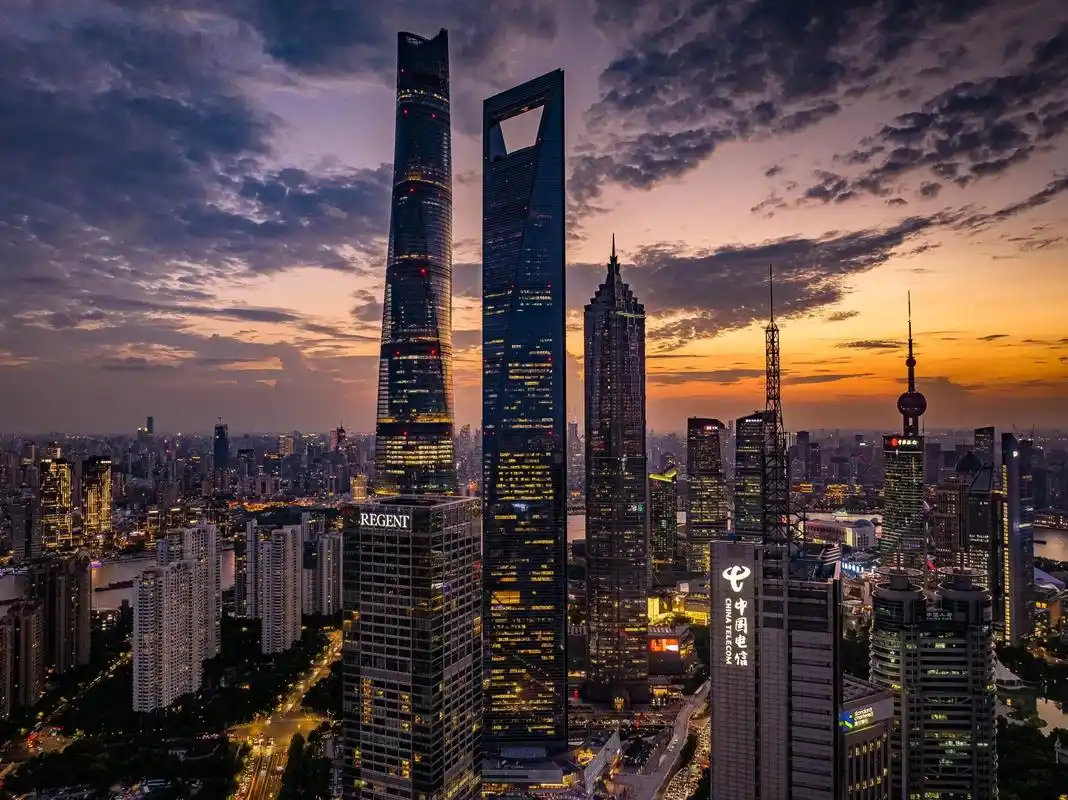 这是摄影师打死不会给看原图的原因吗?#航拍 #上海 #夜景 - 抖音