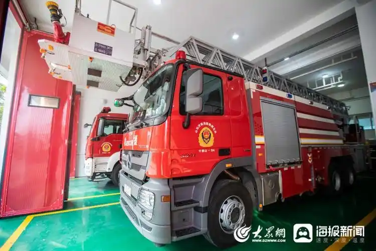 济南千佛山脚下有座"80后"消防站 记者揭秘消防车里都藏着啥"神器"