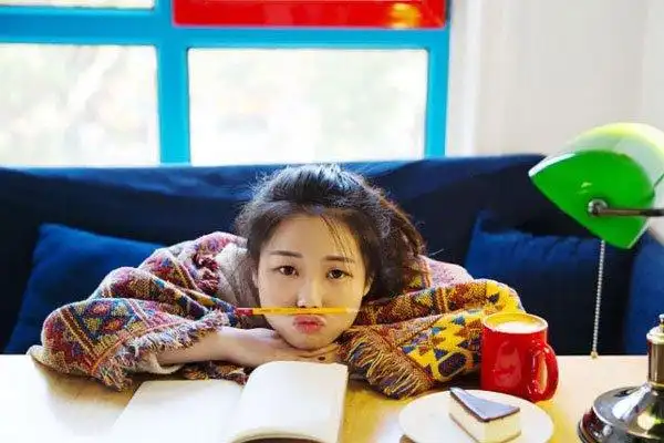 歌手花粥到底长什么样子呢本人照片长得也不算差