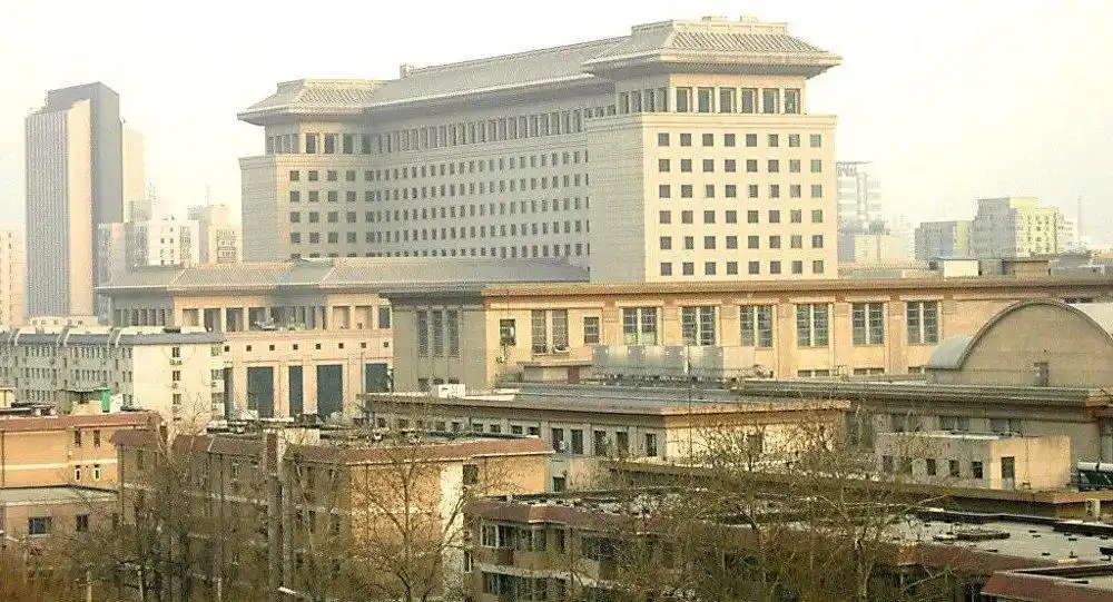 中国国防部:中国驻吉布提保障基地部队将佩戴专用胸标臂章