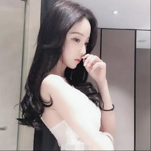 迅雷女主播姜允儿晒街拍 网友:大片既视感