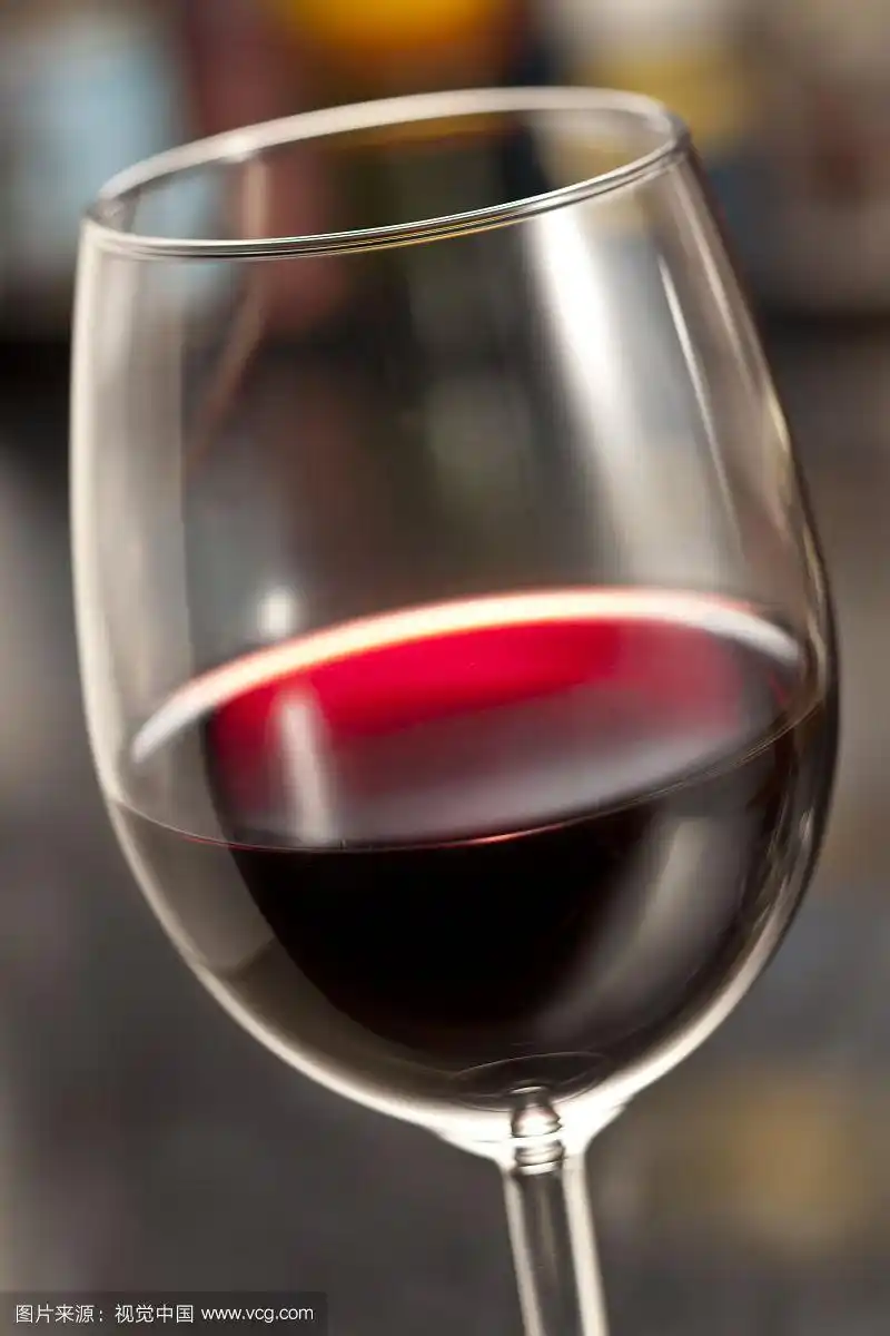 杯中的红酒