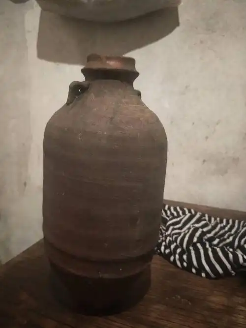 我有个古董瓦罐不知道是什么年代的,有哪位大师能指点迷津