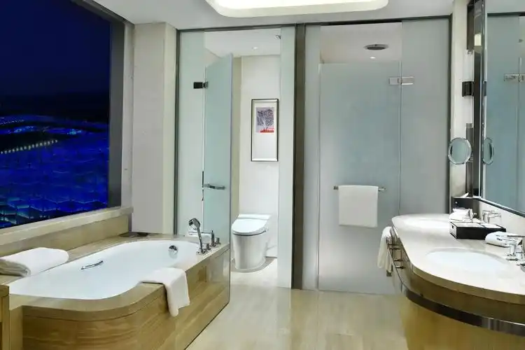 高级套房洗浴间