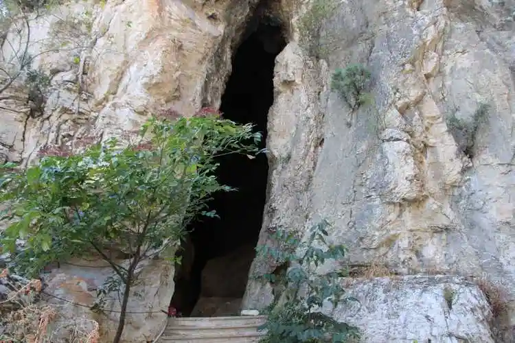 山洞-云图网-云图视觉_正版图片库 媒体图片库 正品低价,媒体自营,版