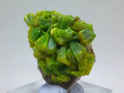 国内罕见的钙铀云母绿色云母原石矿物标本矿石