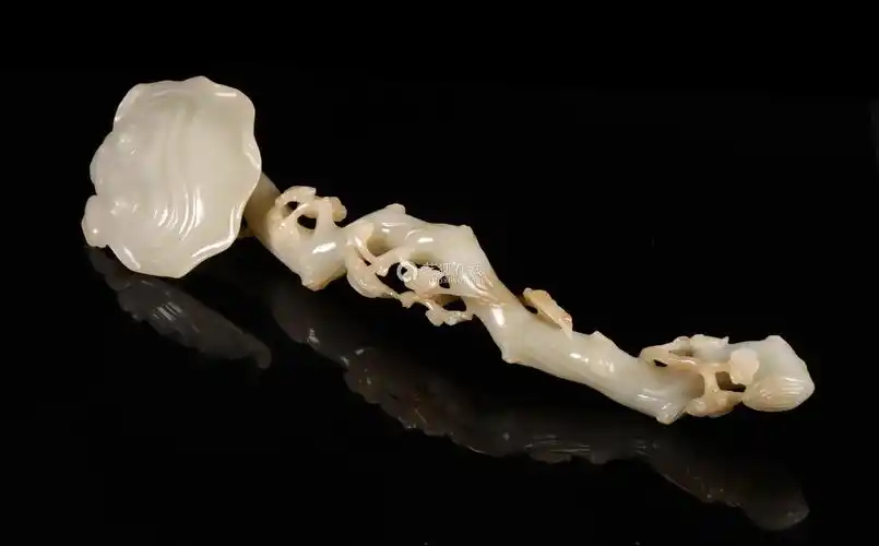 6868lot004668清代灵芝纹玉如意