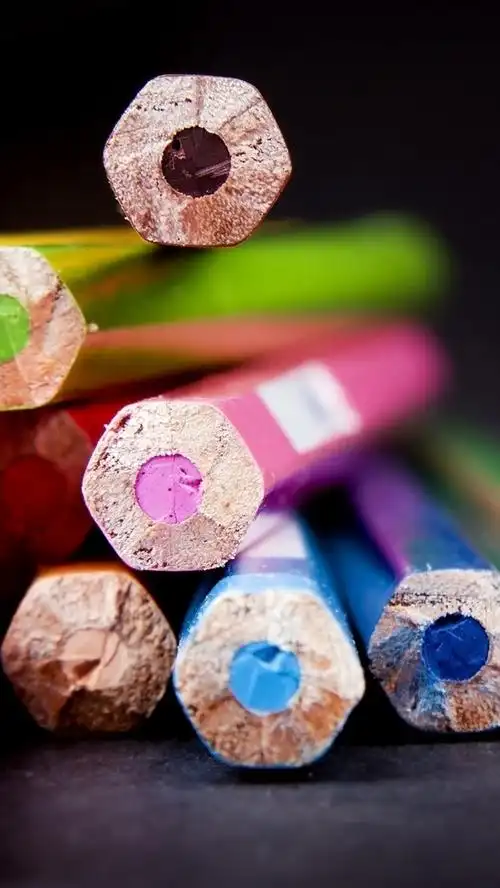 彩色铅笔,黑色背景 iphone 壁纸