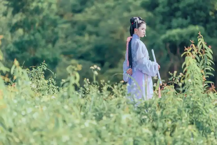 古装油伞美女忧伤清纯写真