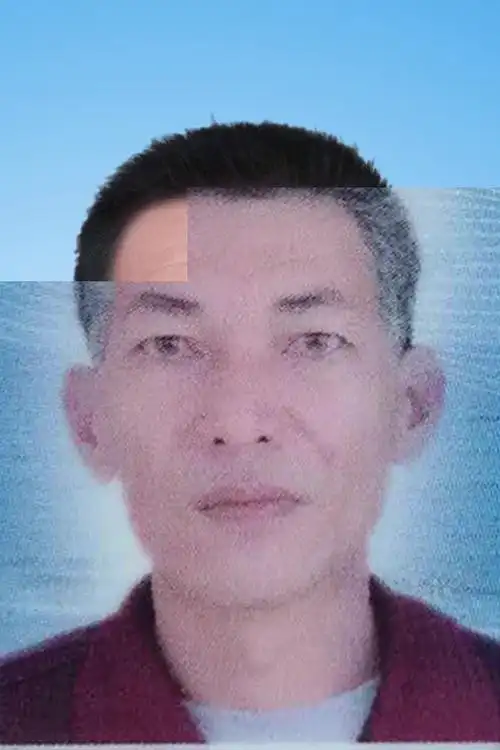 身份证照可以做半身照,医保卡上的照片,结婚证上的照片,都可以拿过来