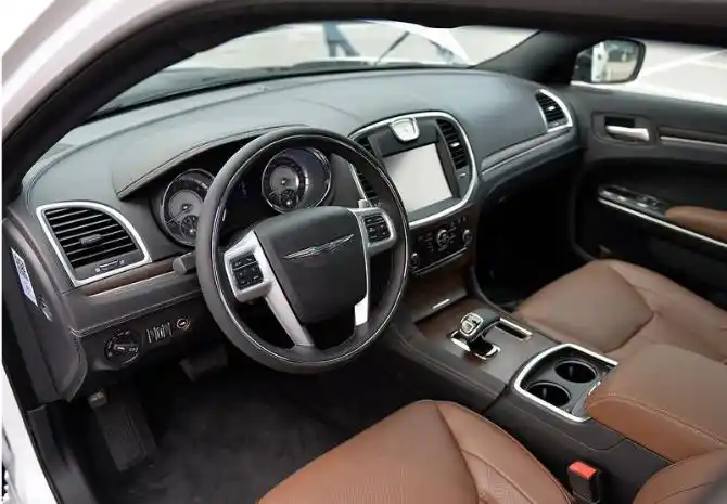 双驰钜惠中 克莱斯勒300c优惠11万元