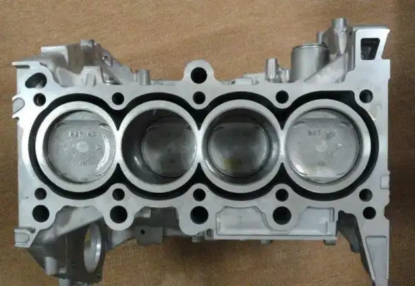 东风日产骐达发动机中缸