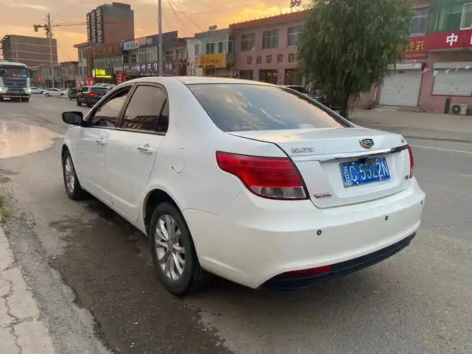 出售15年的吉利远景,费用遥远,真皮座椅带天窗,多功能方向盘 - 抖音