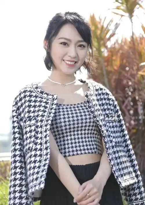 tvb小花自曝未存够首期买楼!曾是童星出身,母亲惹"召妓"疑云