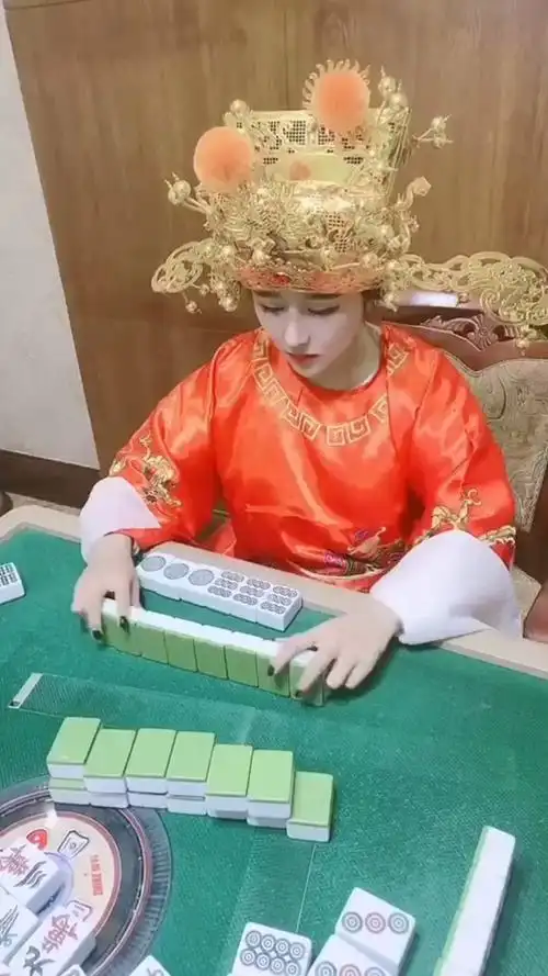 全民爱神评#史上最美财神,见者打牌把把超神