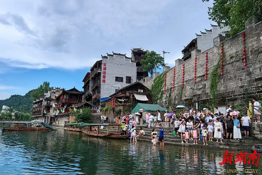 图片新闻花垣边城茶峒景区迎来暑期客流高峰