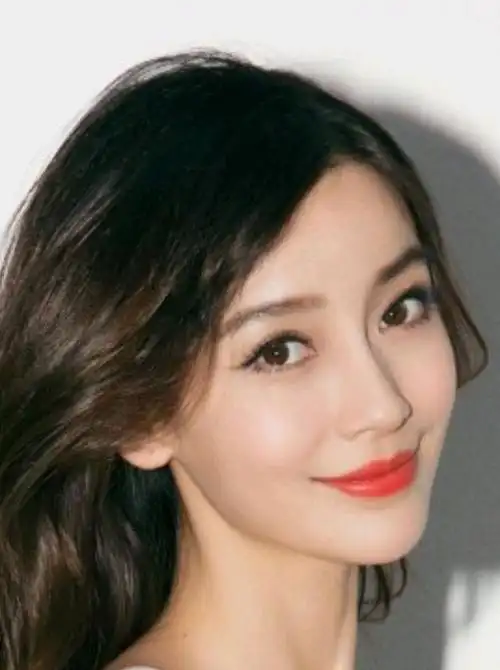 金晨鼻子越来越不自然?出道前后变化大,是后遗症吗?