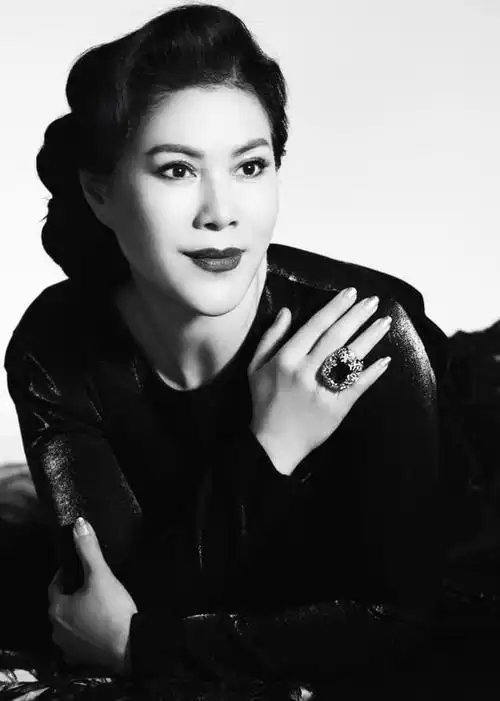 享誉世界的女中音歌唱家梁宁的别样风情