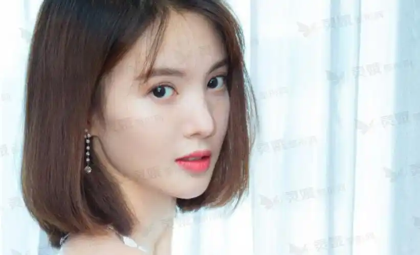 金晨整容呀对比如何呢金晨是一个什么样的人呢