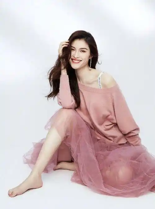 经常折磨何穗为乐,其次就是男方不忠诚和经常冷暴力何穗,两个人婚后不