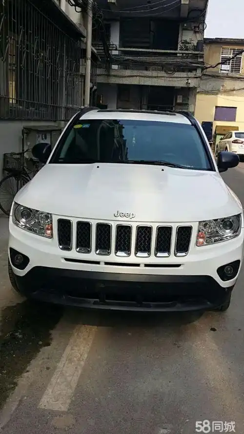 吉普指南者 2013年上牌 白色