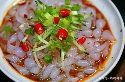 夏天,就馋这道凉粉鱼鱼,色泽美观,清凉爽口,每次都后悔做少了