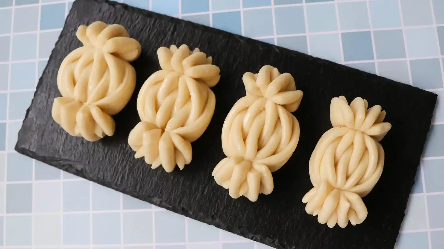 花样面点又有新做法!一切一夹,简单两步做出来精致又好吃